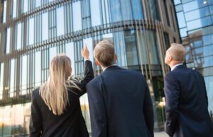 Investir dans des bureaux ou locaux d’activité : avantages et risques investir dans locaux commerciaux et bureaux