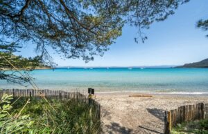 Porquerolles, île de Ré… Acheter une maison sur une île en France : quel prix en 2025 ? Les chiffres surprennent Vivre sur une île de ré porquerolles France le prix en Juillet 2025 du rêve insulaire à l’heure de la tension immobilière