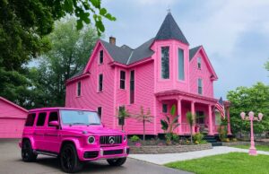 « Du délire »: la maison grandeur nature de Barbie valait si peu… depuis le film polémique, elle dépasse les… Barbie polemique aout 2025 vraie maison de barbie prix dreamhouse barbie film polémique