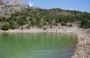 Baignade interdite, eau verte, canicule : quand les cyanobactéries menacent vos vacances et votre foyer Baignade interdite, eau verte : quand les cyanobactéries menacent vos vacances et votre maison