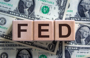 Fed : Powell lâche un signal fort… les taux immobiliers pourraient enfin basculer. Acheteurs, cap sur l’automne ! fed jerome powell annnonce repercussion immobilier taux crédit france