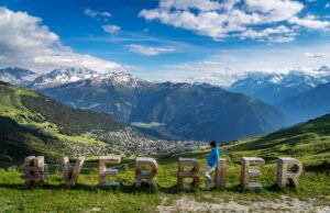« Des millions pour un chalet ou un appartement ? » Verbier, le paradoxe d’une station alpine face à la loi Weber 3 000 habitants, des millionnaires par milliers : Verbier, le paradoxe d’une station alpine face à la loi Weber