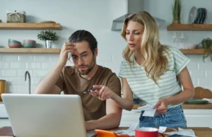 Livret A en baisse : pourquoi certains ménages préfèrent immobiliser leur épargne Livret-A-en-baisse-pourquoi-certains-ménages-préfèrent-immobiliser-épargne