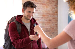 Location courte durée : ces faux voyageurs qui transforment un séjour Airbnb en squat (ou pire) Location courte durée : ces faux voyageurs qui transforment un séjour Airbnb en squat (ou pire)